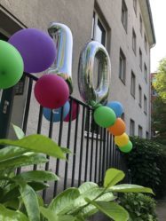 Luftballons als Zahlen bilden eine 10